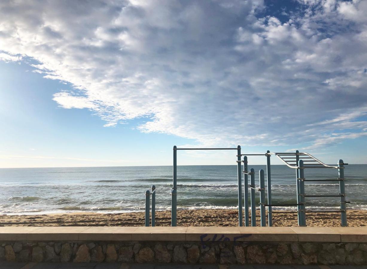 Lovely Seaside Apartment In Front Of Calafell Beach And Cunit Beach Segur de Calafell Kültér fotó